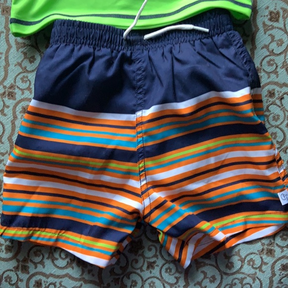 Flapdoodles Rash Guard (UPF 50+) and swim trunks - Picture 4 of 6
